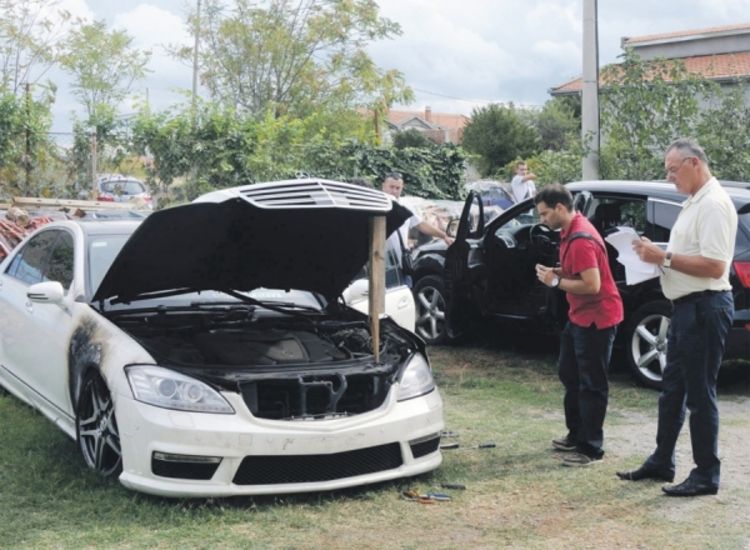 Podgoričaninu zapaljeni mercedes i audi
