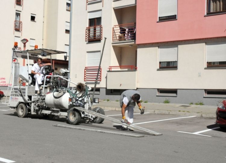U naselju Krajina počelo ocrtavanje parking mjesta