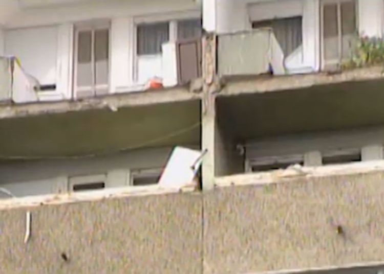 Betonske ograde pale sa zgrade