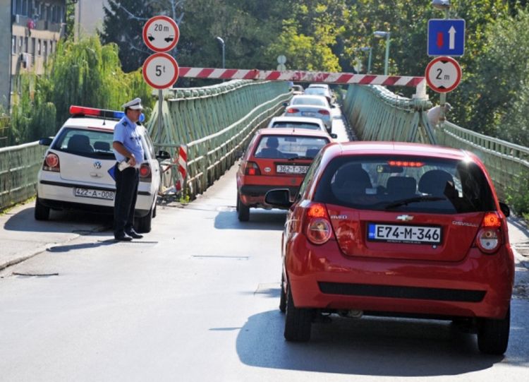Zeleni most oštećen i opterećen