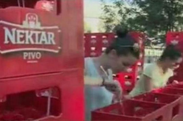 Banjalučki studenti izgradili paviljon od gajbi 