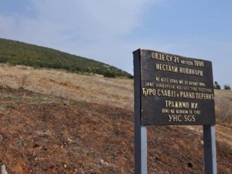 Ponovo uklonjena spomen-ploča otetim novinarima na Kosovu