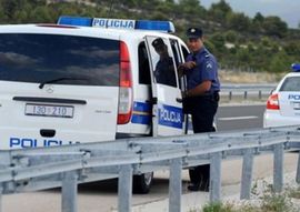 Tri lica poginula na autoputu