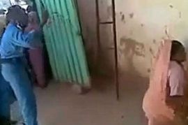 Sudan: Policajac išibao ženu jer se vozila s muškarcem s kojim nije ...