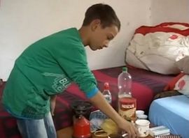 Pomoć za dječaka koji brine o nepokretnom ocu
