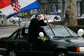 Pucali iz topa i teško povrijedili ljude u svadbenoj povorci