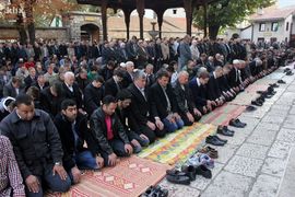 Bajram-namaz klanjan u džamijama širom BiH