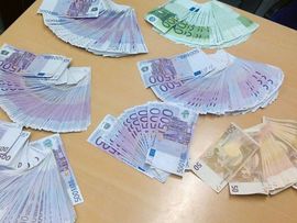 Kinez u kutijama keksa krio 216.000 evra
