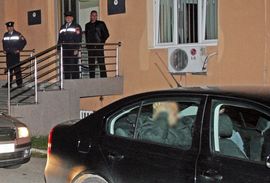Inspektore terete za prodaju heroina