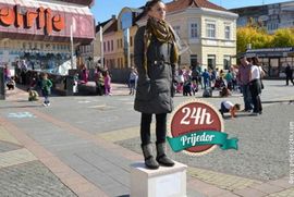 Već mjesec dana stoji na trgu i "glasno ćuti"