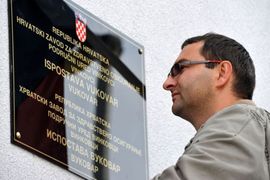 Skinuta ćirilična ploča sa suda u Vukovaru