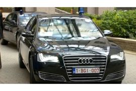 Angela Merkel kao Džejms Bond