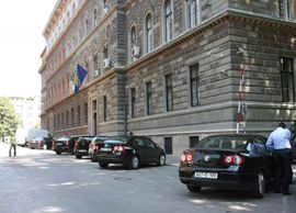 Uštede se "kisele" u Savjetu ministara