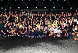 Bogate premije Red Bulla: Vettelu za naslov 5 miliona, čistačicama 12 ...