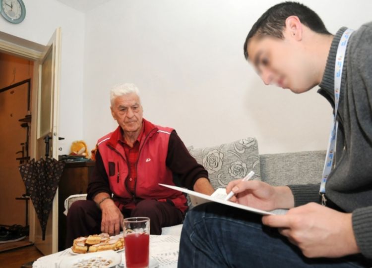 Popisivače dočekali kolačima i kafom