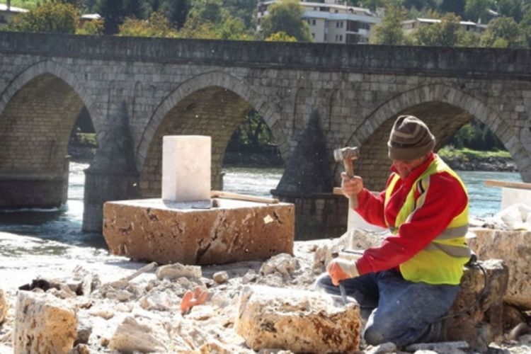 Turci višegradskoj ćupriji vratili temelje i stubove