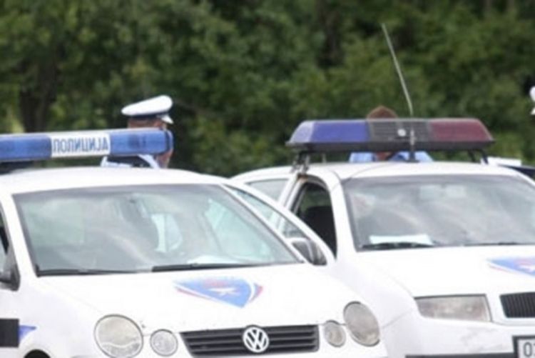 Razbojnici bejzbol palicom i skalpelom napali mladića pa ga opljačkali
