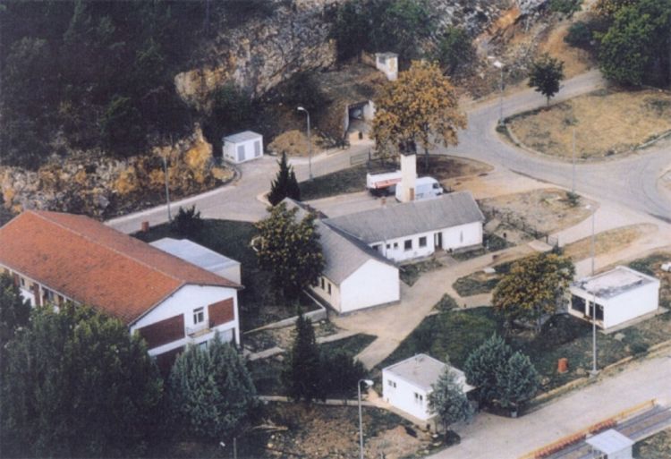U Dretelju sa prozora hangara pucano u tri zatvorenika