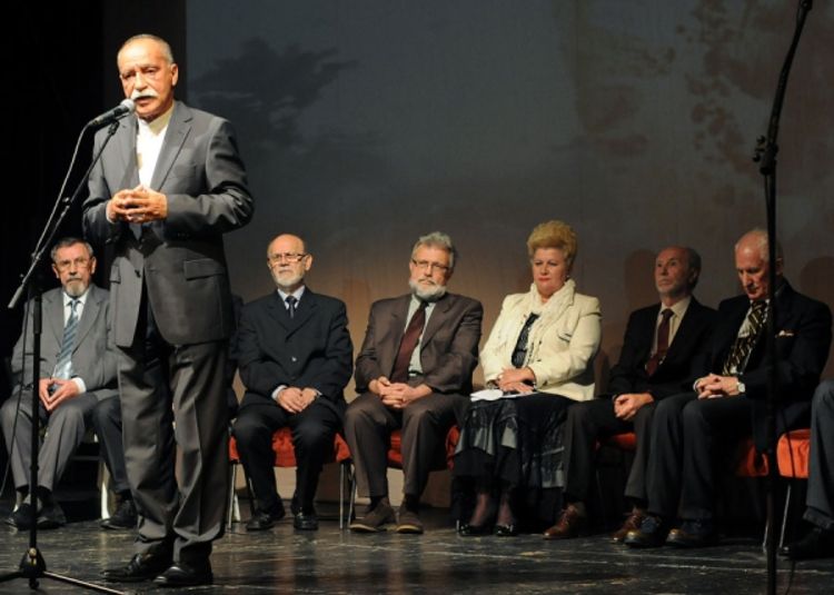 Stihovi apostola u čast vladike