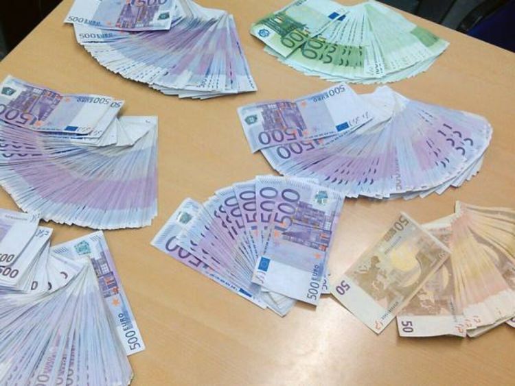 Kinez u kutijama keksa krio 216.000 evra