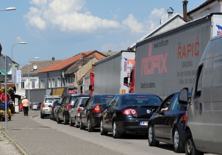 EU trgovinska pitanja gura na teren politike