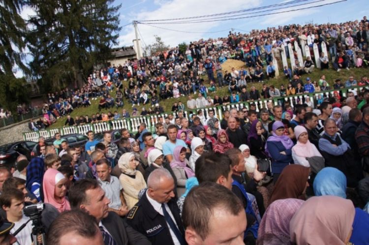 Na sahrani navijača BiH u Vrnograču više od 14.000 ljudi