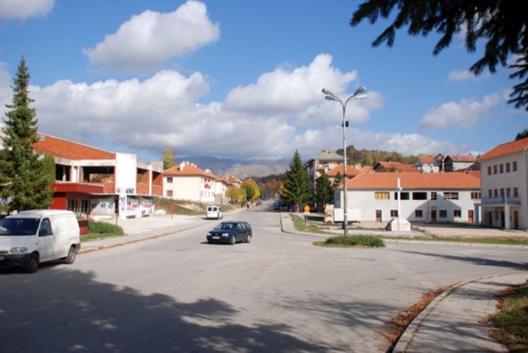Stolarija za zgradu opštine završila kod građana?