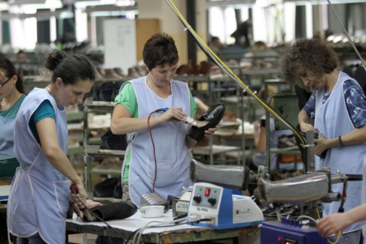 Olakšavanje poslovanja firmama za doradu