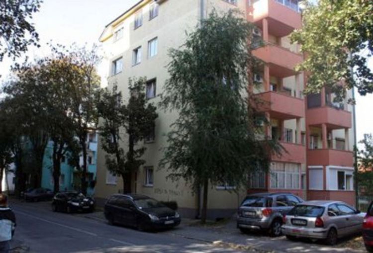 Sestre pronađene u bazenu ostavile oproštajno pismo