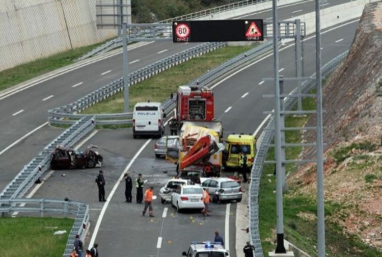 Lančani sudar deset vozila na autoputu, više osoba povrijeđeno