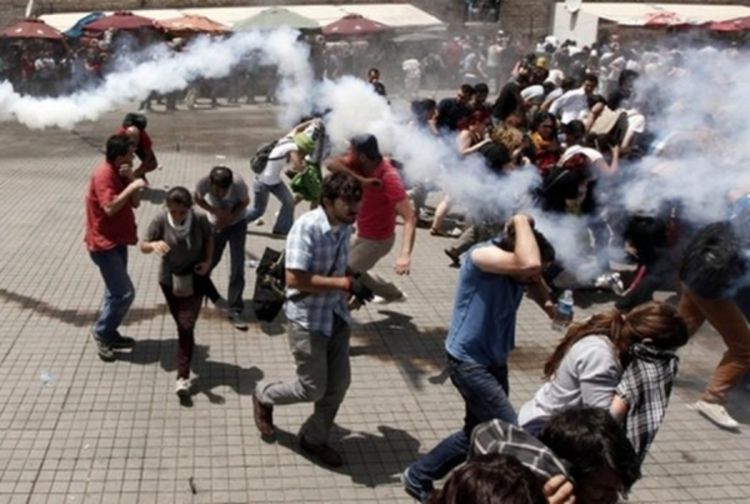 Turska policija suzavcem zaustavila demonstrante