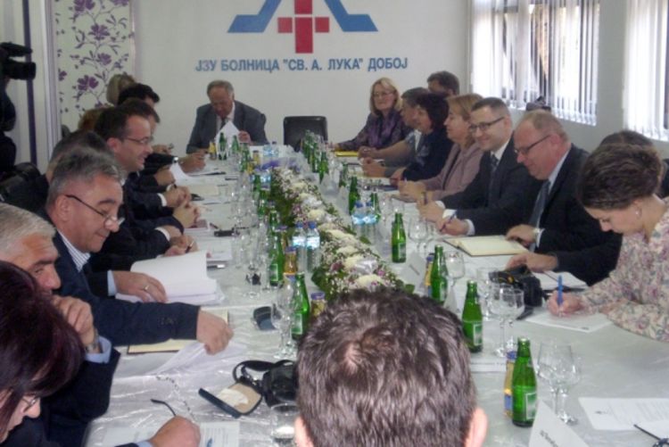 Septembarske plate za radnike u zdravstvu sa doprinosima