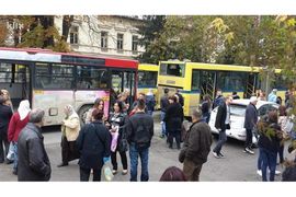Tri putnika povrijeđena u sudaru autobusa