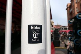 Uvredljiv natpis o Srbima osvanuo nasred Trga bana Jelačića