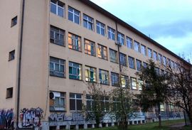 Tuzla: Učenik koji je nožem ranio druga izbačen iz škole