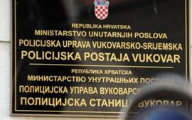 Opet razbijena dvojezična tabla na zgradi policije u Vukovaru