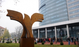 Skulptura "Mir" za 18 godina Dejtona