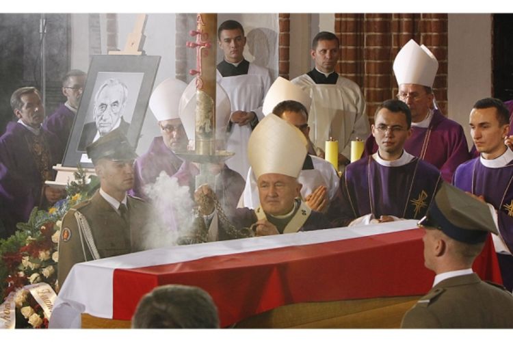 Hiljade ljudi prisustvovalo sahrani Tadeuša Mazovjeckog