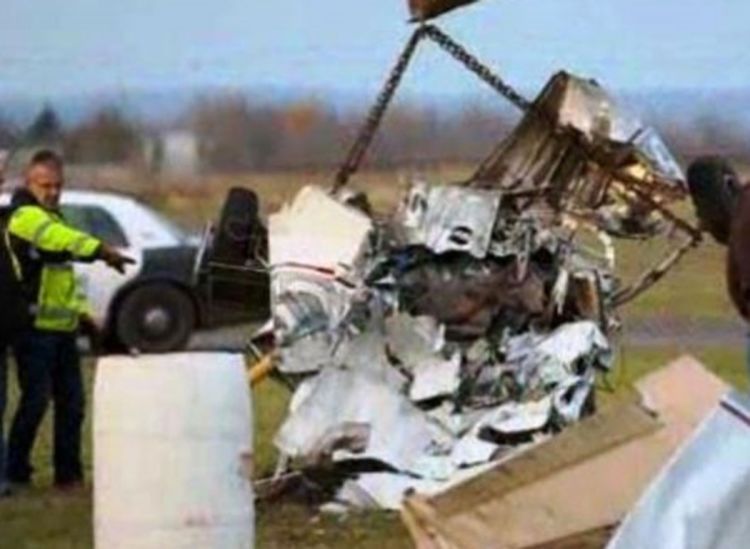 SAD: Pilot i putnici iskočili nakon sudara dva aviona