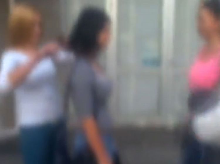 Užasavajući snimak iz Tuzle: Tri učenice Hemijske škole brutalno pretukle koleginicu