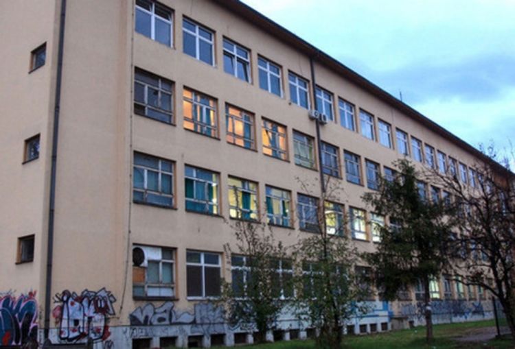 Tuzla: Učenik koji je nožem ranio druga izbačen iz škole