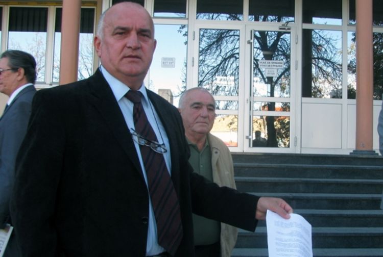 Radikali optužuju gradonačelnika za samovolju