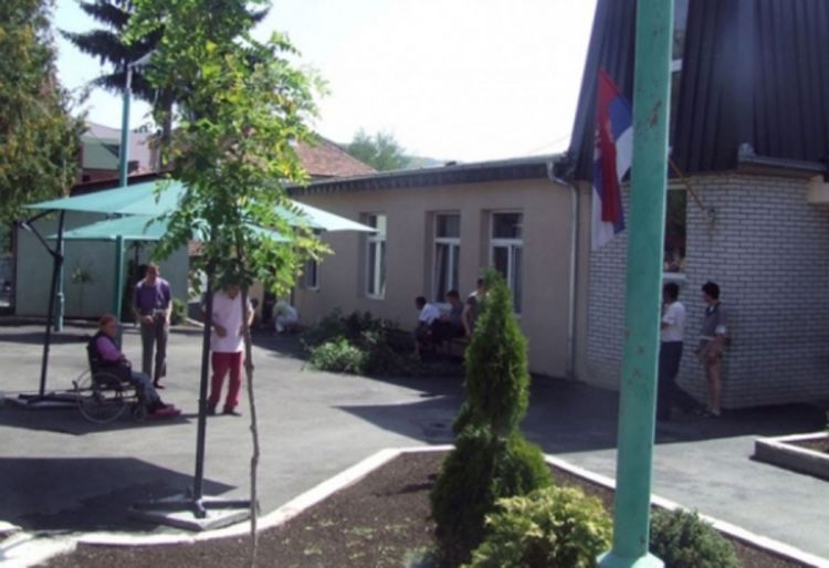 Horor u staračkom domu: Starcu odsjekao penis poklopcem od paštete