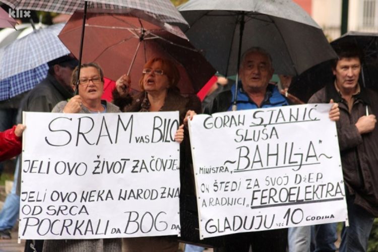 Protest radnika Hidrogradnje ispred zgrade Predsjedništva BiH