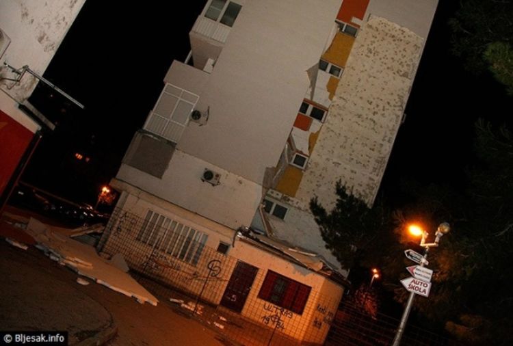 Mostar: Otpala fasada sa prvih pet spratova zgrade
