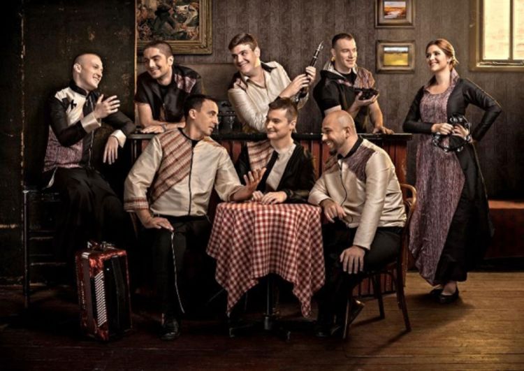 Divanhana poklanja novu sevdalinku "Grana od bora"