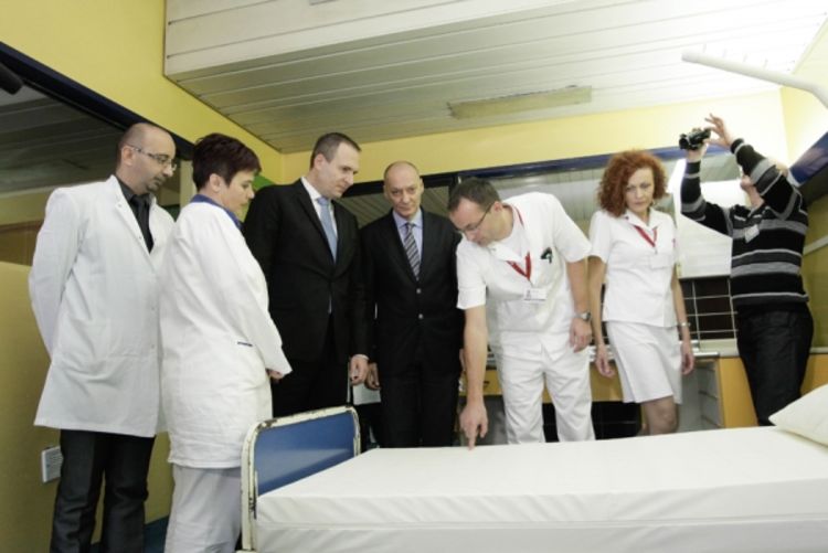 M:tel donirao medicinske dušeke