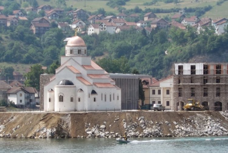 Spomenik Njegošu u gradu od kamena