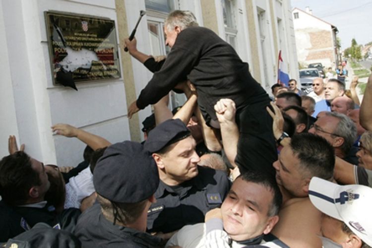 Brutalni prijedlog: Kazne za one koji sve ne prevedu na hrvatski jezik