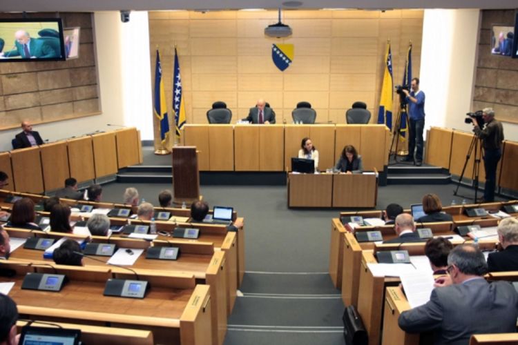 Poslanici u FBiH "fejzbuče" tokom zasjedanja